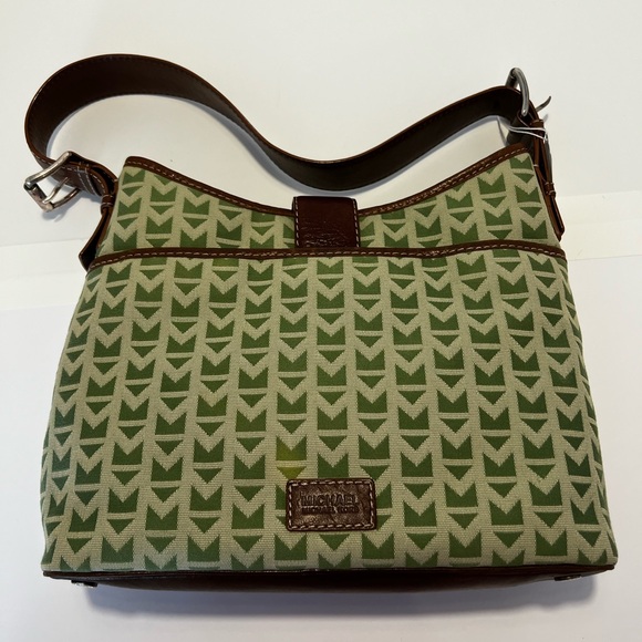 Michael Kor green bag. Good condition. Clasp shows wear. - Picture 2 of 8